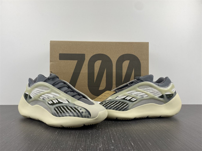 TB Adidas Yeezy 700 V3 Fade Salt ID1674