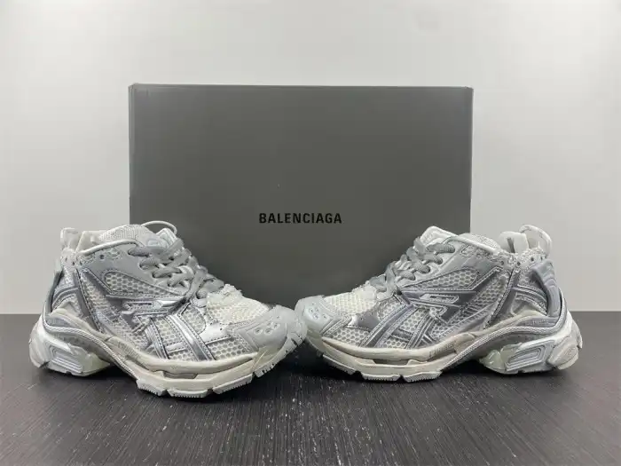 Cheap LY BLCG RUNNER SNEAKER 677402 W3RBL 8100