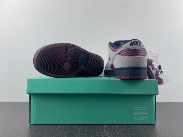 TB Nike SB Dunk Low Atmosphere Grey True Berry BQ6817-001