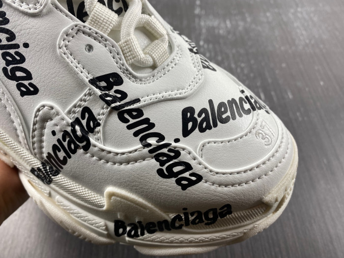 TB BLCG TRIPLE S SNEAKER 524039 W2FAB 9010