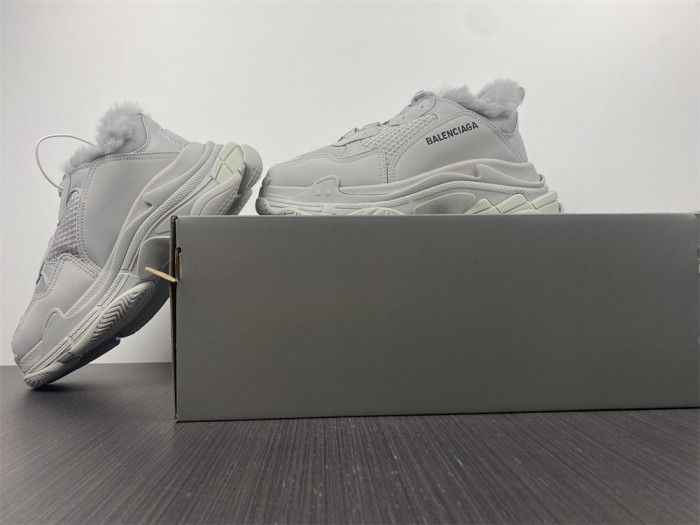 TB BLCG TRIPLE S SNEAKER 668563 W3CQ5 1210