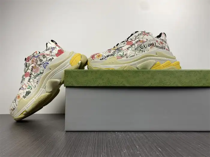 Rep LY GUCC*BLCG TRIPLE S SNEAKER 677195 UL110 8461