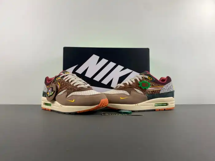 Rep LY Nike Air Max 1 '87 Luxe University of Oregon PE (2024) (Numbered) HQ2639-100