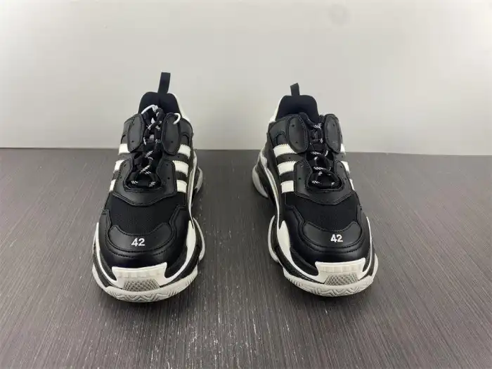 Bmlin Shoes BLCG TRIPLE S SNEAKER 710021 W3RN3 1001