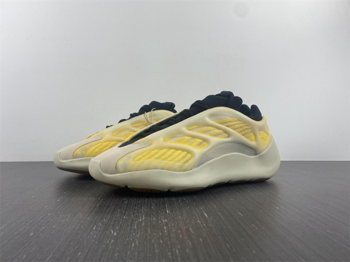 TB Adidas Yeezy 700 V3 Mono Safflower HP5425