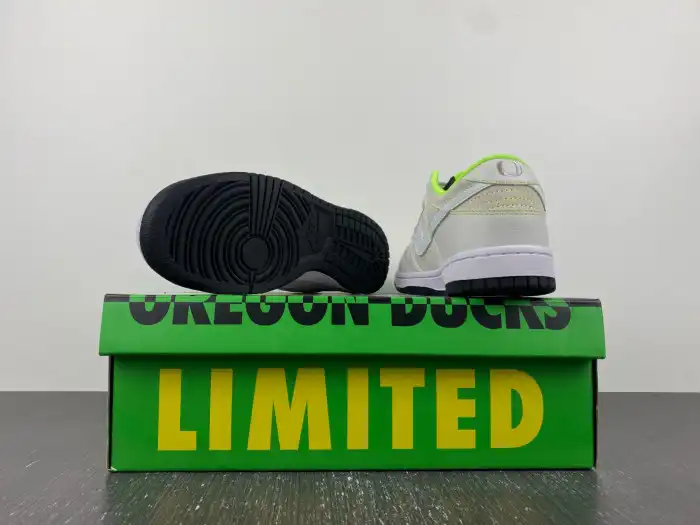 Cheap LY Nike Dunk Low University of Oregon PE (2023) FQ7260-001