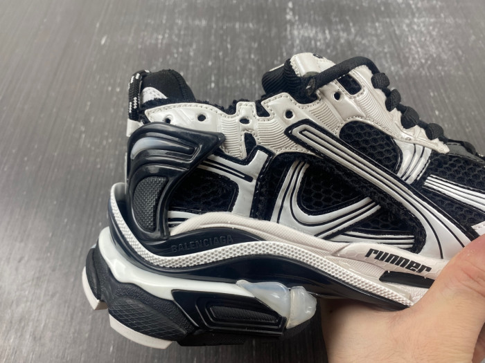 TB BLCG RUNNER SNEAKER 772774 W3RNY 0120