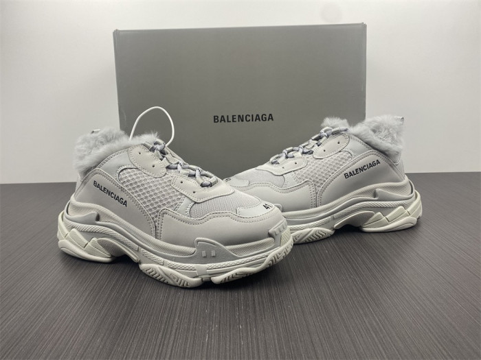 TB BLCG TRIPLE S SNEAKER 668563 W3CQ5 1210