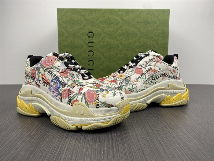 TB GUCC*BLCG TRIPLE S SNEAKER 677195 UL110 8461