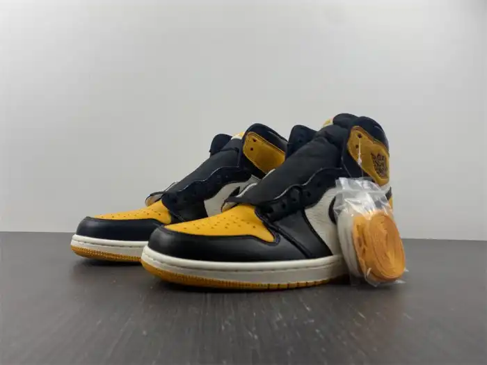 LUCY Air Jordan 1 High OG Yellow Toe 555088-711