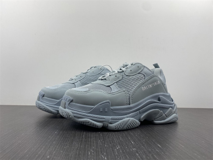 TB BLCG TRIPLE S SNEAKER 524039 W2FW1 4700