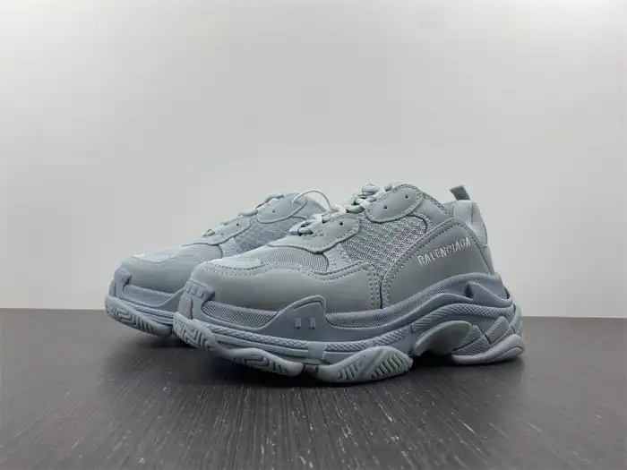 LY BLCG TRIPLE S SNEAKER 524039 W2FW1 4700