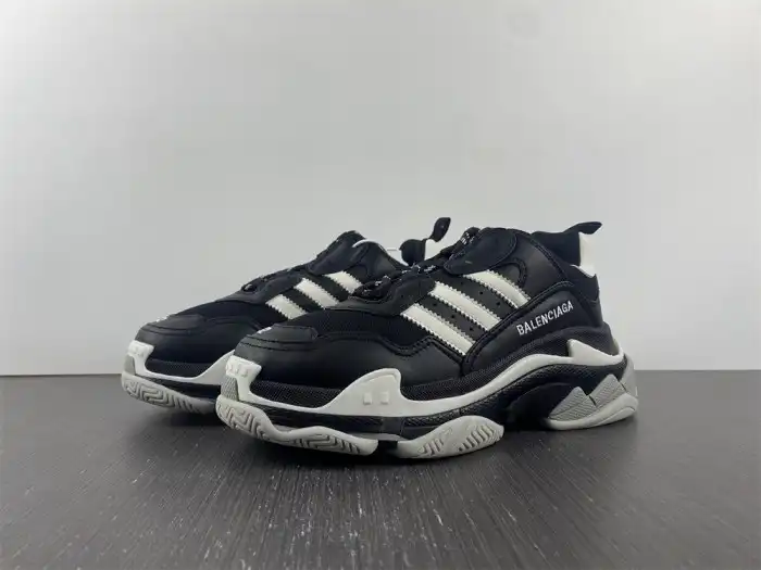 LY BLCG TRIPLE S SNEAKER 710021 W3RN3 1001