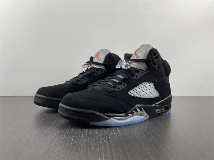 Husky Jordan 5 Retro Black Metallic (2016) 845035-003