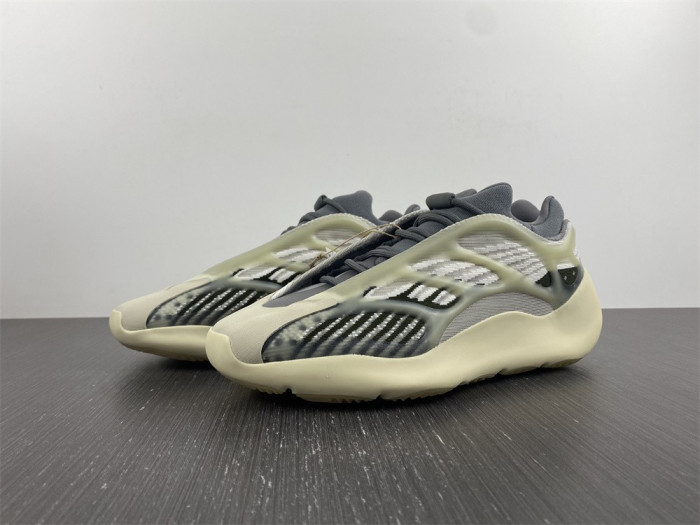 TB Adidas Yeezy 700 V3 Fade Salt ID1674