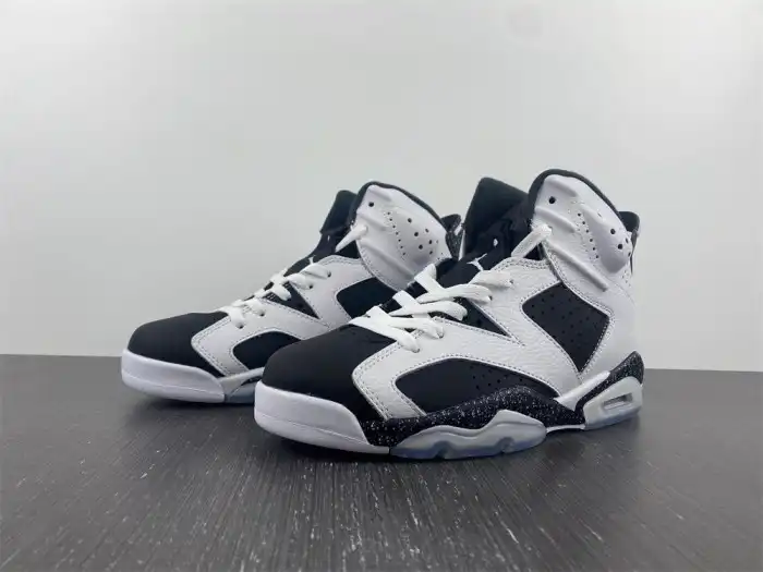 Husky Jordan 6 Retro Oreo 384664-101