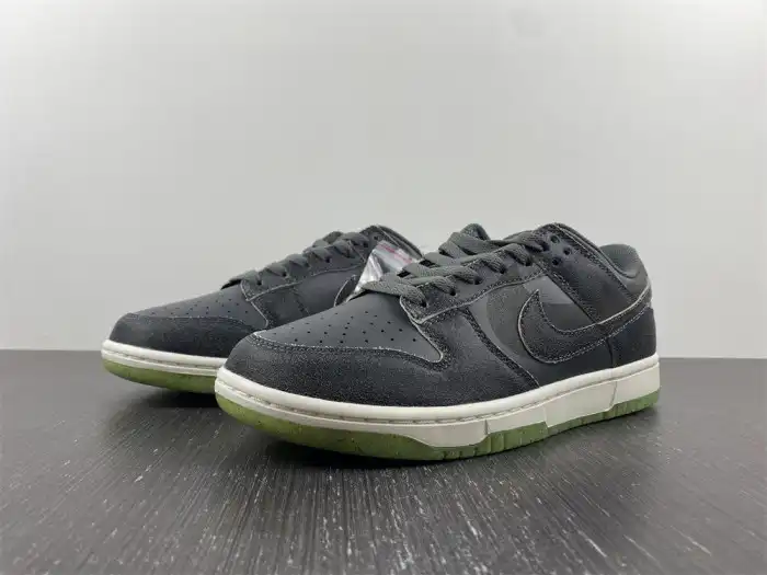 Husky Nike Dunk Low Swoosh Shadow Iron Grey DQ7681-001