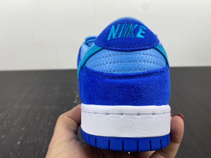 TB Nike SB Dunk Low Blue Raspberry DM0807-400