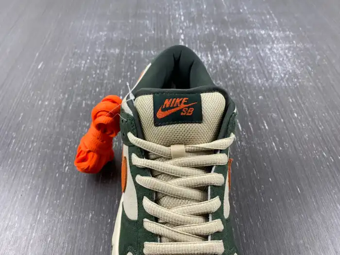 Reps LY Nike SB Dunk Low Eire 304292-185