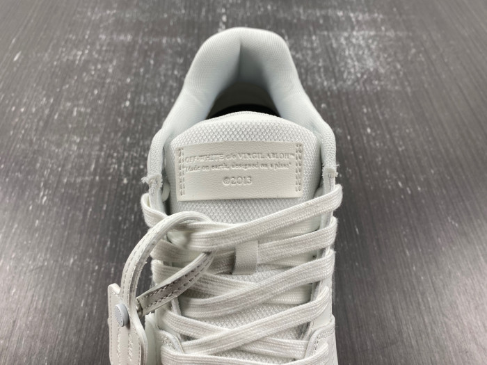 KICKWHO OFF-WHITE SNEAKER