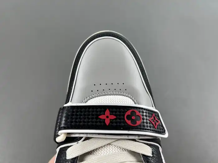 Affordable LV TRAINER SNEAKER 24083001