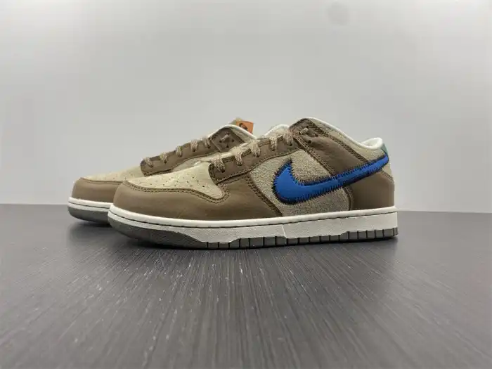 Husky size? x Nike Dunk Low DO6712-200