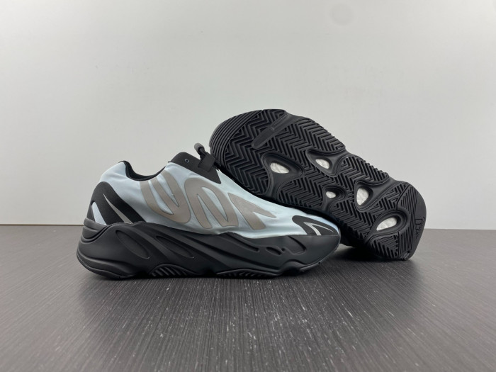 TB Adidas Yeezy Boost 700 MNVN Blue Tint GZ0711