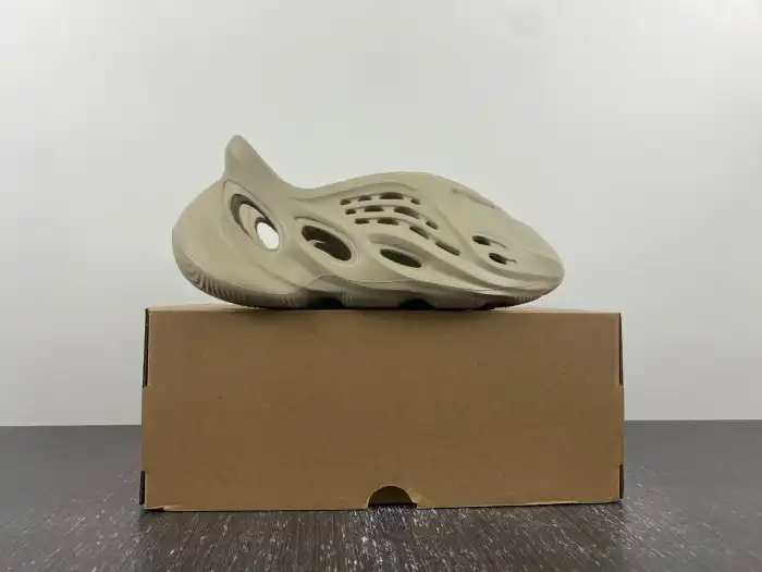 Rep LY Adidas Yeezy Foam RNR Stone Salt GV6840