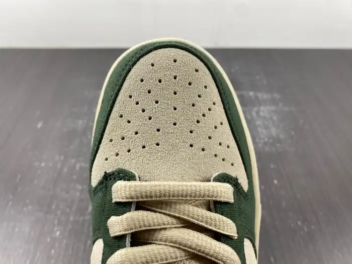 Reps LY Nike SB Dunk Low Eire 304292-185