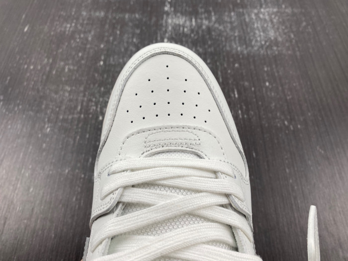 KICKWHO OFF-WHITE SNEAKER