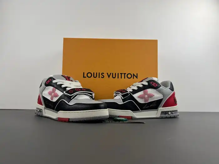 Affordable LV TRAINER SNEAKER 24083001