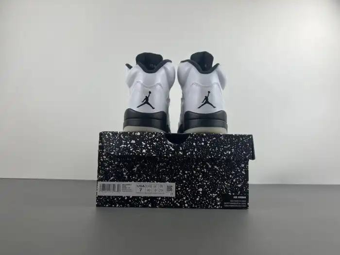 Boostmaster lin AIR JORDAN 5 RETRO 'WHITE BLACK' DD0587-110