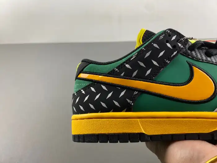 Bmlin Shoes Division Street x Nike Dunk Low What The Duck (Home) HV1454-001