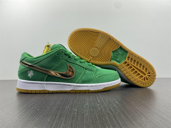 TB Nike SB Dunk Low St. Patricks Day BQ6817-303