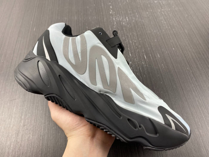 TB Adidas Yeezy Boost 700 MNVN Blue Tint GZ0711