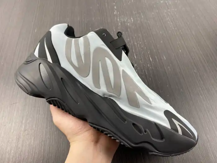 Bmlin Adidas Yeezy Boost 700 MNVN Blue Tint GZ0711