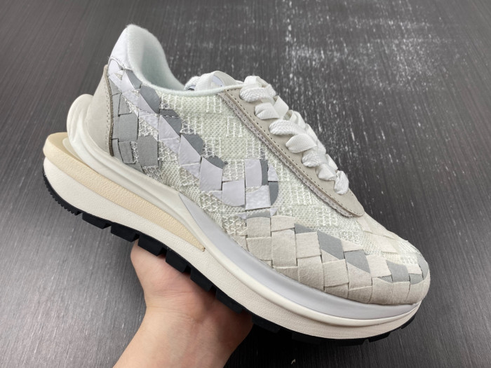 TB sacai x Nike Waffle Woven White DR5209-100