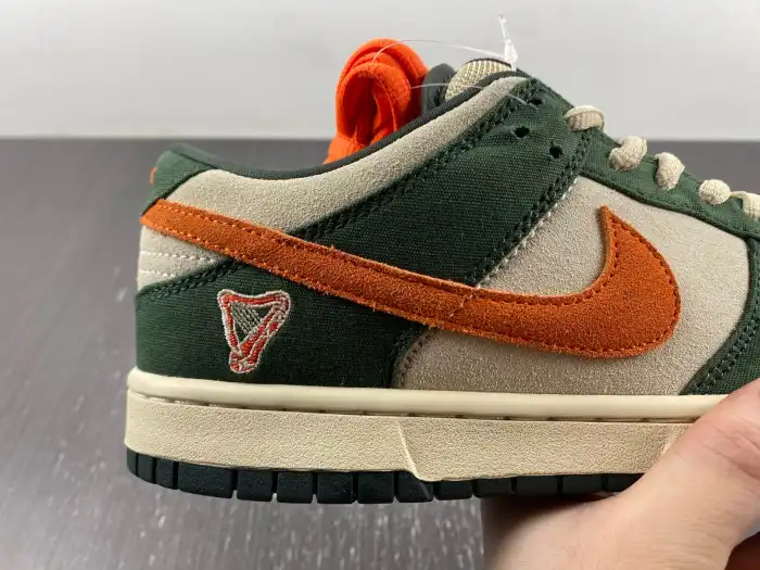 Reps LY Nike SB Dunk Low Eire 304292-185