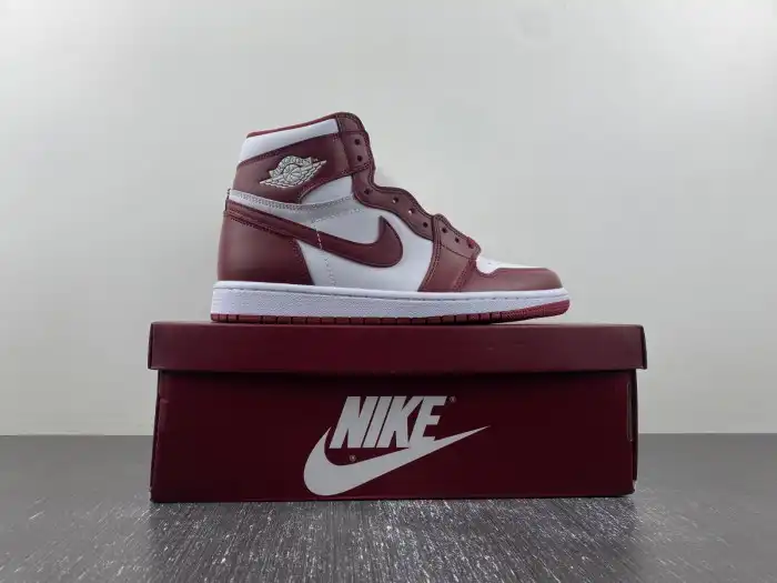 Kick Theory Air Jordan 1 High OG Team Red DZ5485-160