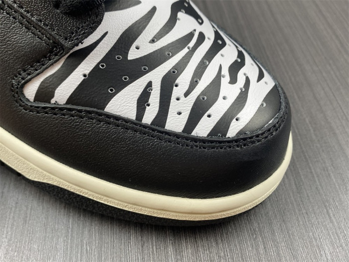 KICKWHO Quartersnacks x Dunk Low SB 'Little Debbies Zebra Cakes' DM3510-001