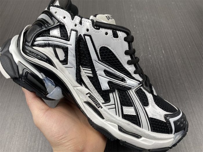 TB BLCG RUNNER SNEAKER 677403 W3RB2 9010