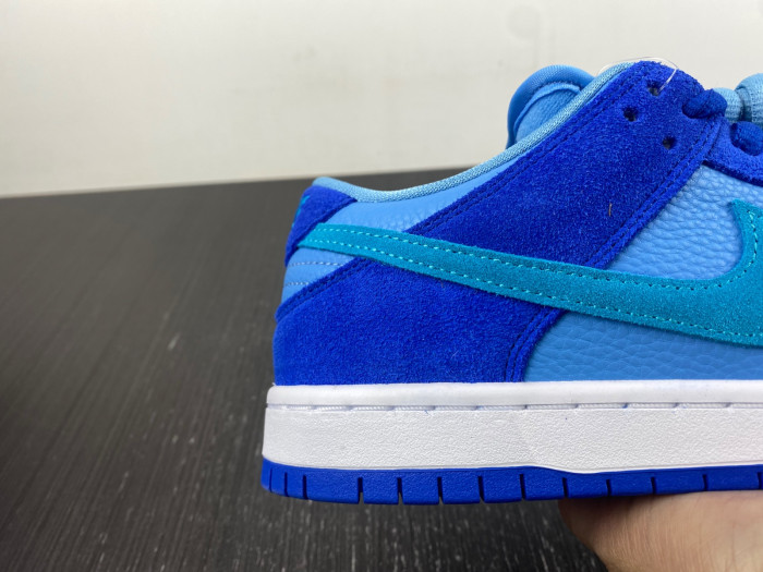 TB Nike SB Dunk Low Blue Raspberry DM0807-400