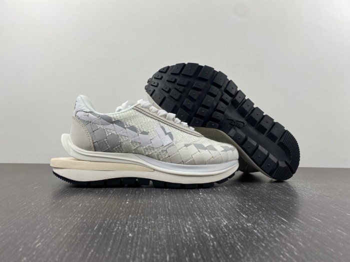 TB sacai x Nike Waffle Woven White DR5209-100