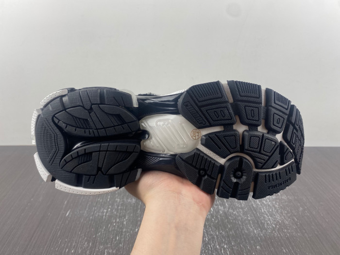 TB BLCG RUNNER SNEAKER 772774 W3RNY 0120