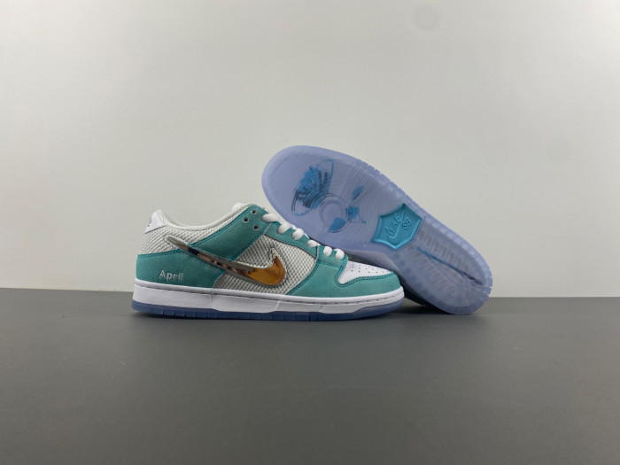 TB Nike SB Dunk Low April Skateboards FD2562-400