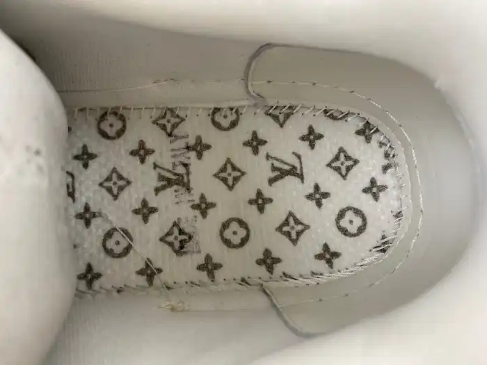 Cheap LY LV TRAINER SNEAKER 24072201