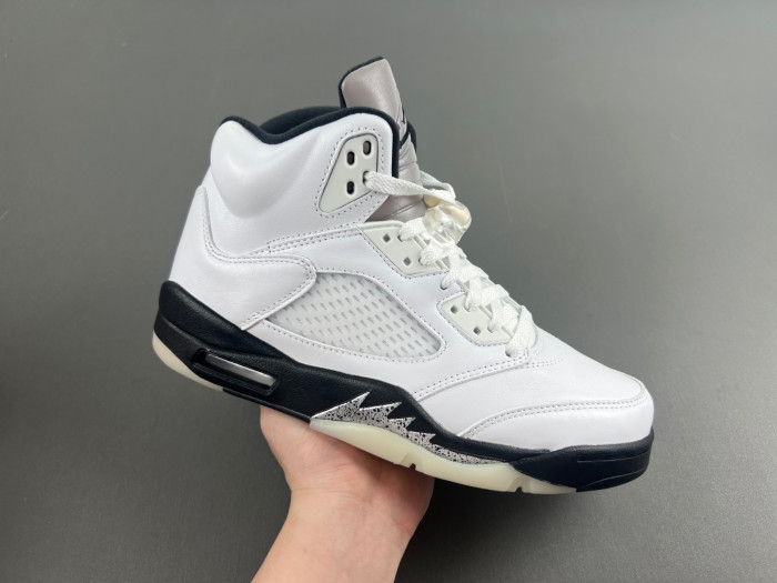 TB AIR JORDAN 5 RETRO 'WHITE BLACK' DD0587-110