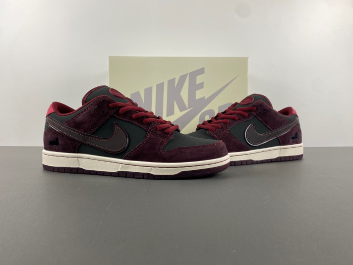 TB Riot Skateshop x Nike SB Dunk Low FZ1289-200