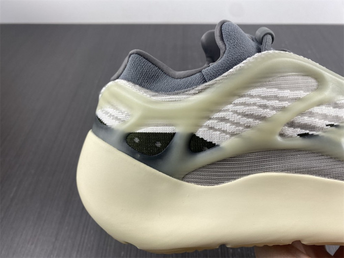 TB Adidas Yeezy 700 V3 Fade Salt ID1674