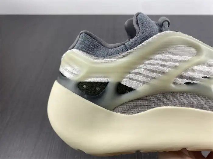 Rep LY Adidas Yeezy 700 V3 Fade Salt ID1674